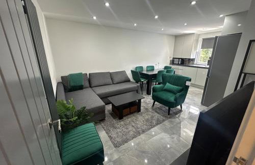 Flat in London - Photo 1