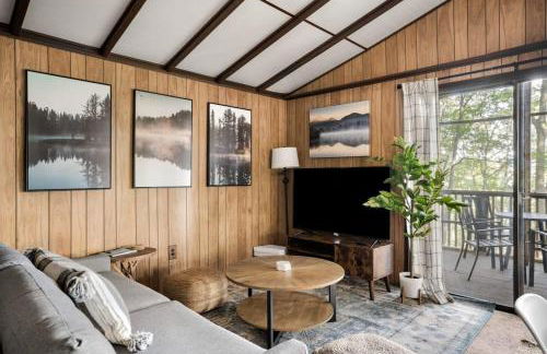 Secluded Cabin Hot Tub, Huge Deck, Fire Pit, WiFi - Foto 2