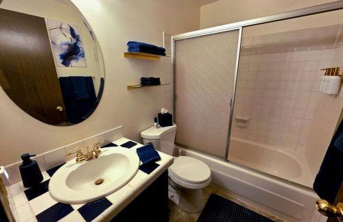 Cozy Luxury - King Bed, Coffee Bar, Sleeps 5 - Foto 12