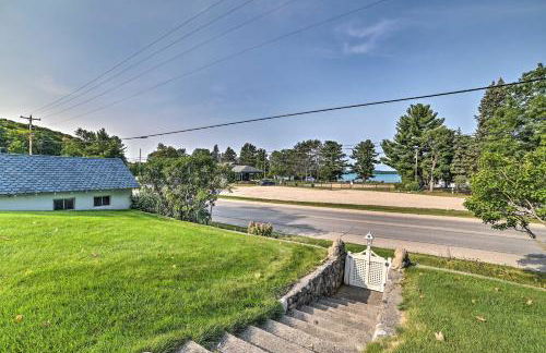 Elegant 1905 Home Steps to Torch Lake and Dtwn - Foto 36