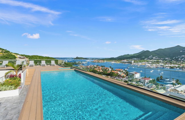 The Hills Residence - Photo 1