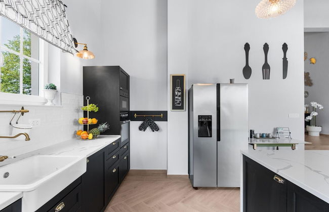 Modern Villa With Swimming Pool and Fenced Garden - Photo 7