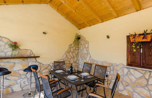 Villa Dalmatian Gem - Two-Bedroom Villa with Terrace and Swimming Pool - Photo 30