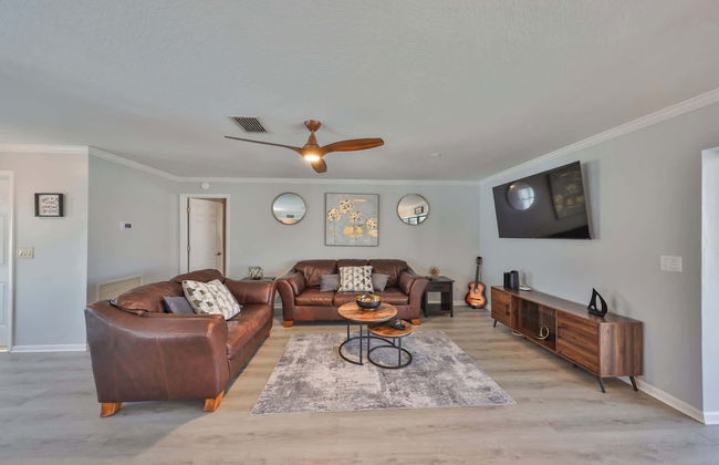 Waterfront Pool House w/ Heated Pool! - Foto 16