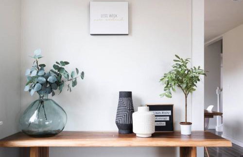 Stylish Modern Farmhouse wYard 10 mins from DT - Foto 12