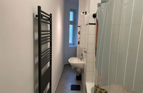 Stylish 2-room Apartment with Balcony Next to East Side Gallery - Foto 13