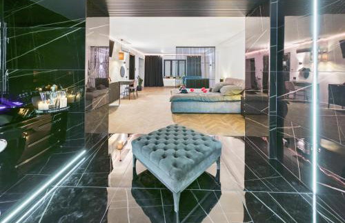 Jacuzzi LoveAparts Marki Romantic Getaway - Photo 50