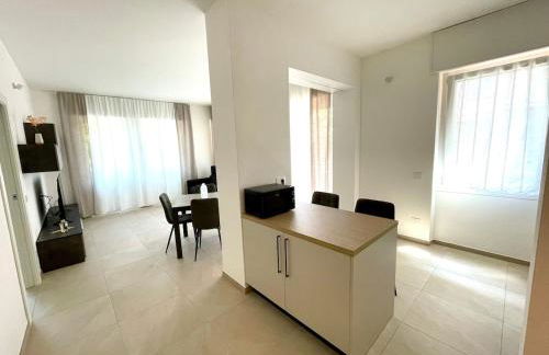 Central Modern Apartment near Lake Como with Elevator and Air Conditioning - Foto 7