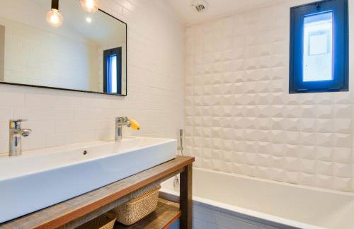 6 adultes et 2 enfants - piscine et accès plage direct - Foto 13