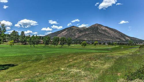 Upscale Flagstaff Home with Hot Tub and Mountain Views - Foto 3