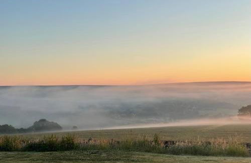 Oakley View Shepherds Hut with hot tub - Photo 32