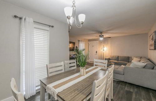 Cozy 2BR Farmhouse Apt - Sleeps 8 - FREE Parking! - Photo 15