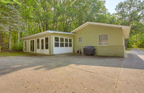 Houghton Lake Cottage Escape with Patio! - Foto 27