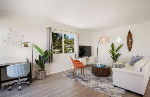 Charming 2BR Coastal Getaway in Pacifica - Photo 23