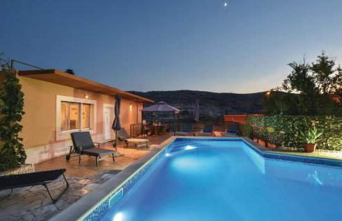 Four-Bedroom Apartment In Srinjine - Photo 1