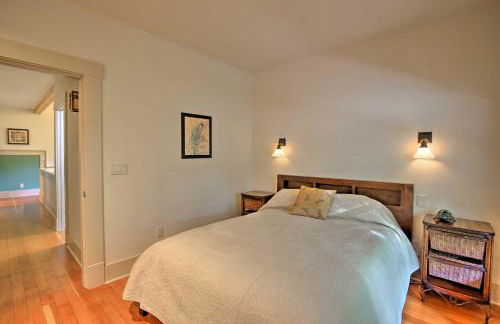 Lopez Island Hideaway with Coastal Views and Deck! - Foto 11