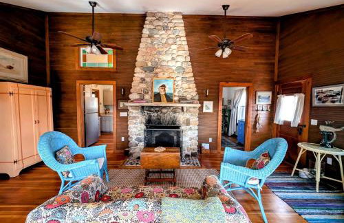 Picturesque Waterfront Cottage with Waterfall Views, Fireplace & Deck, Near Acadia National Park in Gouldsboro, Maine - Foto 31