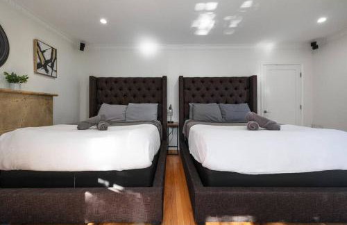 Elegance Escape Sleeps 10 Pool with Jacuzzi - Foto 11