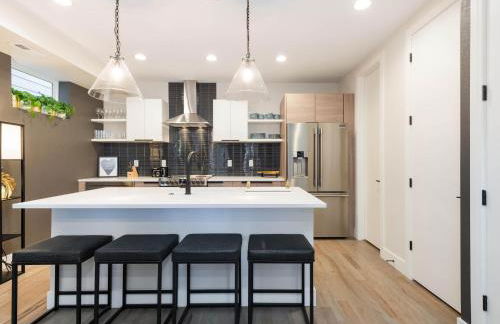 Stunning 3BD 3.5 BA - 10 Min to Downtown! Garage! - Foto 9