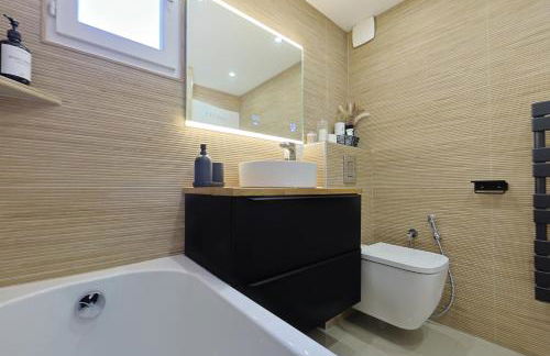 Vue mer sublime, terrasse ensoleillée et parking - Photo 9