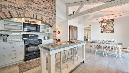 2 Living Areas, Tennis! Waterfront Suttons Bay Gem - Foto 2