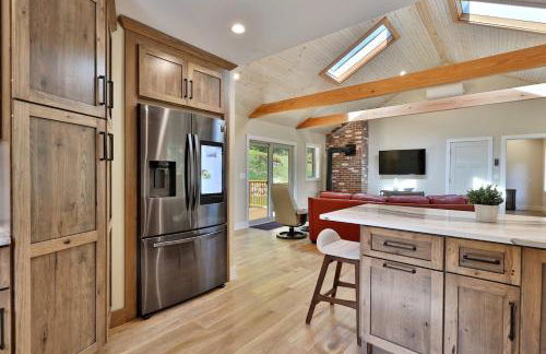 Experience the charm of Peak Hill Home, a cozy 3-BR retreat close to Ski Resort - Foto 23