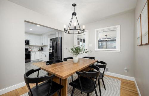 Main Street Retreat Hot Tub Sleeps 8 - Foto 17