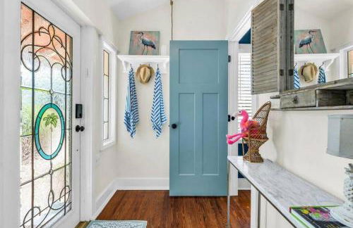 Tropical Estate w/ Guesthouse & Pool. Sleeps 8! - Foto 33