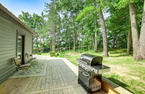 Private Island Home in Belding with Dock and Grill! - Foto 14