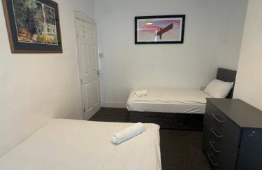 4 Bedroom House, Central City Location - Photo 7