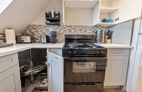 Modern 2BR Near NYC with Free Parking and Workspace - Foto 16