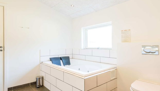 8 Person Holiday Home in Blavand - Foto 4, Tratamientos de spa