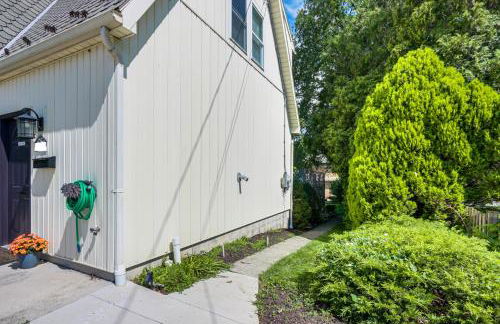 Walk to Town Charming Unit with Balcony in Bedford! - Foto 22