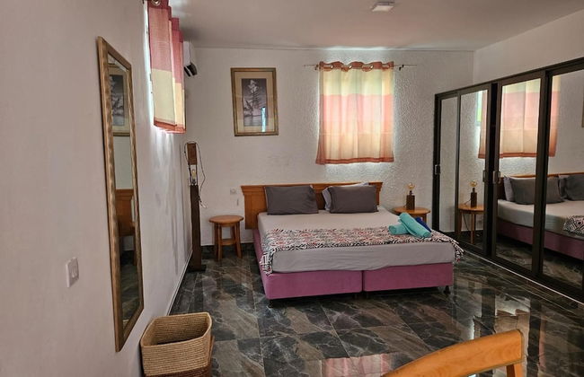 Spacious 4-bed Villa in Flic en Flac Roof top bar - Photo 4