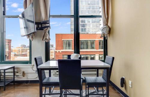 West Loop - City Views With In & Out Parking 1 - Photo 38