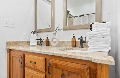 Chic 2BR retreat near French Quarter - Photo 22