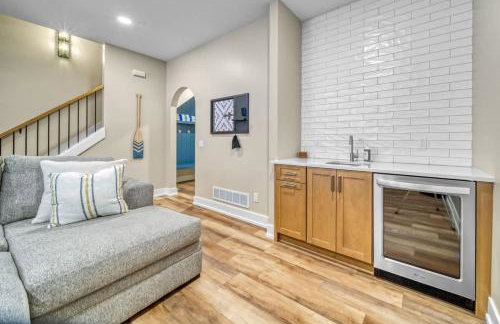 Luxe by the Lake - Pool Access - Photo 4