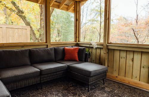 Escape to Villa Serena family & pet-friendly mountain retreat - hidden speakeasy, fire pit - Foto 66