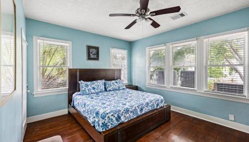M Avenue Trio Whole Historic Triplex Sleeps 19 Walk to Galveston Beach - Photo 3