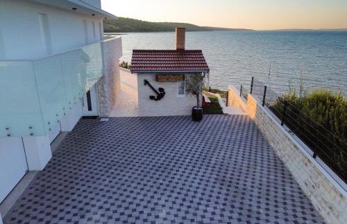 Villa Maritime - Exklusive Strandvilla mit beheiztem Pool, Grillhütte & Meerblick bei Zadar - Foto 12