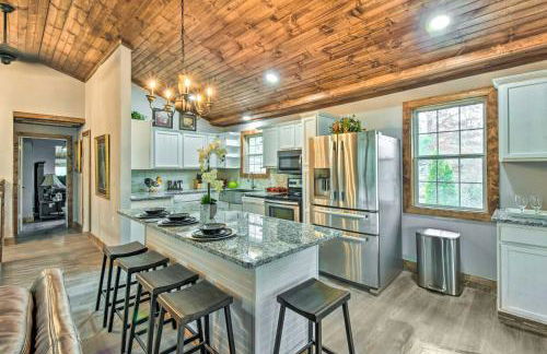 Otto Home with Fire Pit, Tree House and Hot Tub! - Foto 11