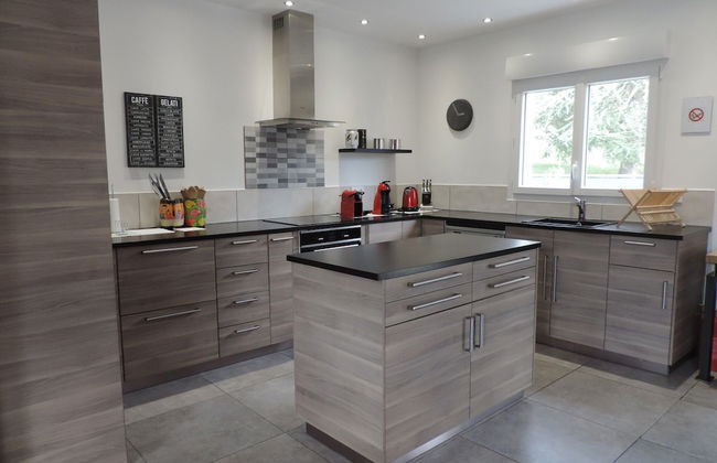 Attractive Holiday Home With Private Pool - Photo 10