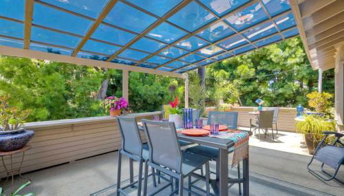 Serene Coastal Home Sleeps 8 - 1 Mile from Beach - Foto 4