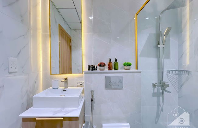 Luxury 1B With Balcony in Blue Wave Tower Dubai - Photo 16