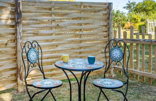 The Hideaway Hut - 1 Bed Shepherds Hut - Hereford - Photo 17