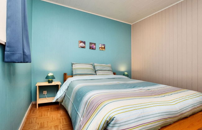 Family Retreat With Garden - Photo 5