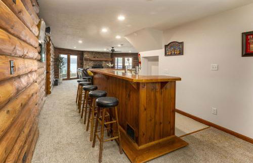 Luxury Log Cabin w Beach & Dock Sleeps 12 - Photo 13