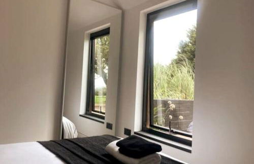 The Cabin at Barnstormers, luxury woodland setting - Foto 10