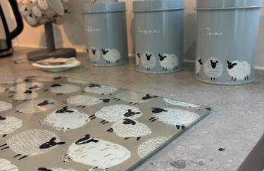 Little Woodlands Chalet with Private Garden & Hot Tub - Foto 43