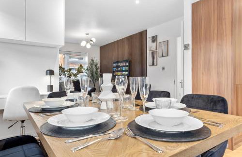 AC & Private Drive Stylish 4BR 5 Beds 8 Guests Wifi And Parking - Photo 15